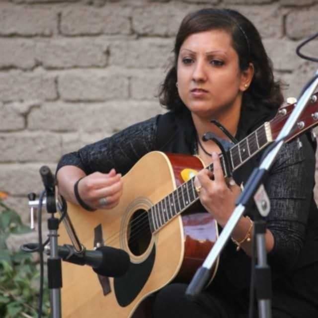 عازفة الكيتار فاطمة