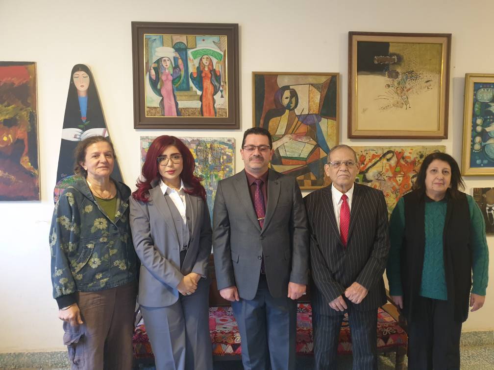 فريق الإعلام البيئي الحكومي مع أعضاء من مؤسسة برج بابل